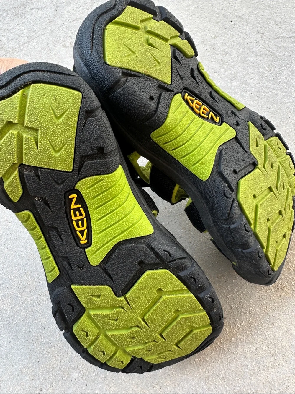 KEEN Newport H2 Water Sandals Black Lime Green Youth 6 / Women 7.5